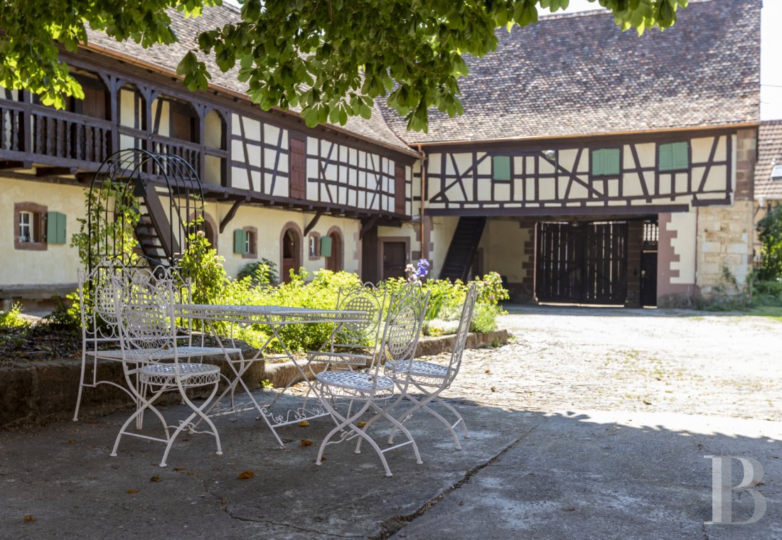 En Alsace, au nord-ouest de Strasbourg, une ancienne ferme viticole au centre de Bouxwiller - photo  n°4